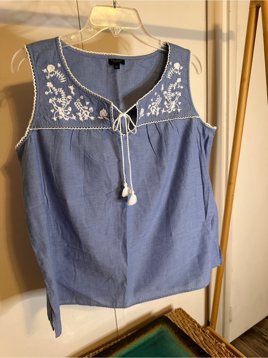 Talbots Tops - Talbots Light Blue‎ Sleeveless Embroidered Tie-Front Tank xlp